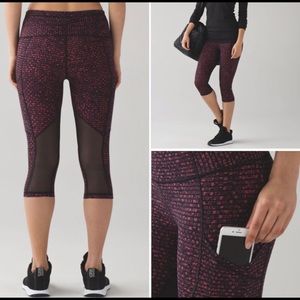 Lululemon Hi-Rise Outrun 17" Crop Coral / Black 4